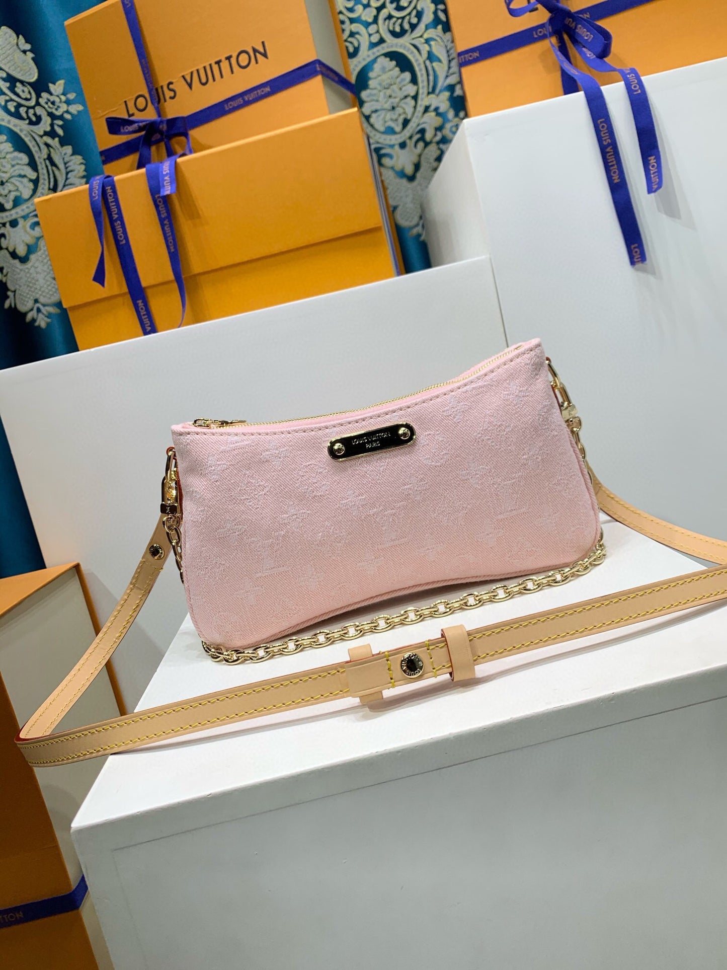 Louis Vuitton Liv Pochette denim pink