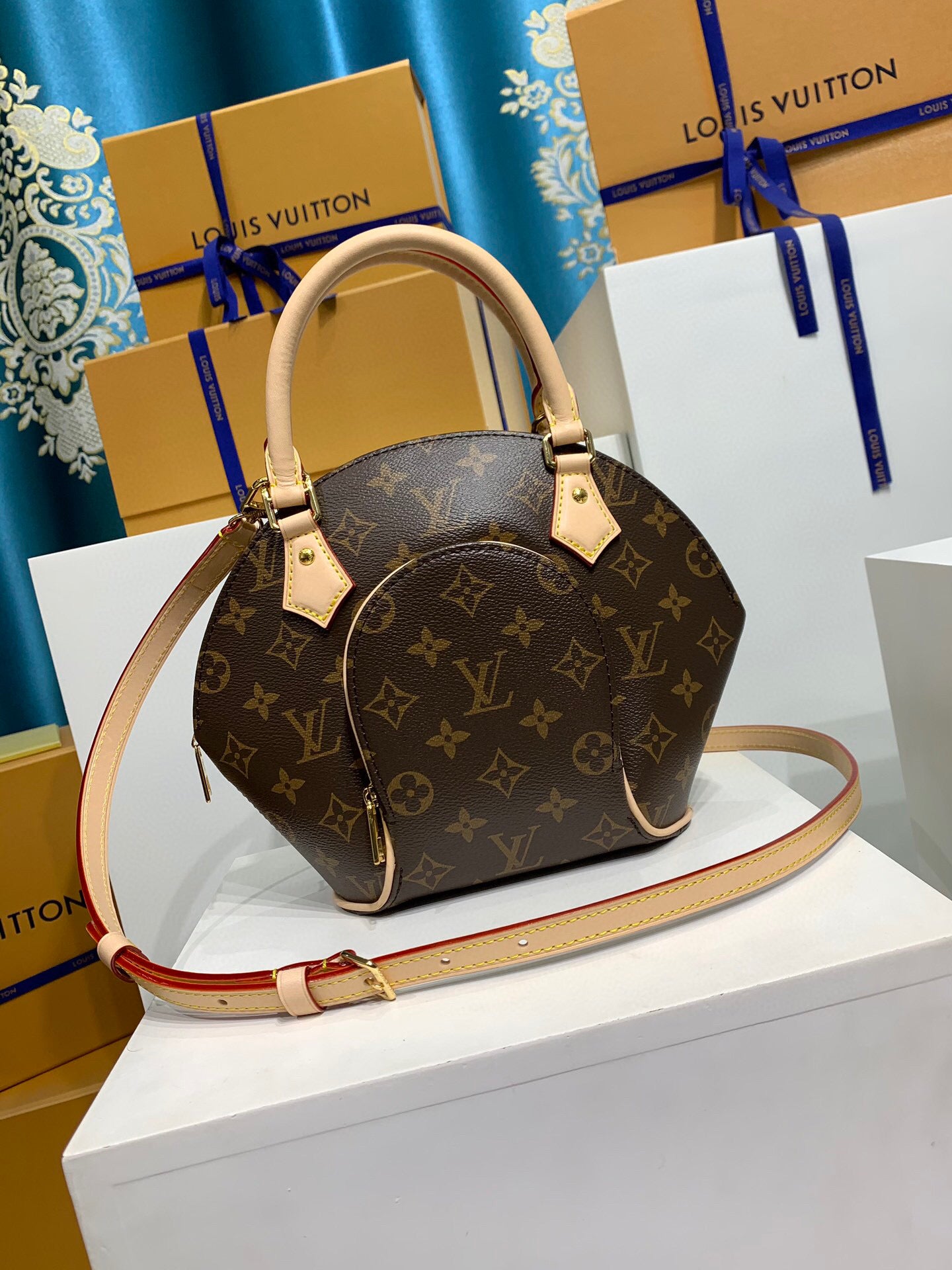Louis Vuitton ELLIPSE PM
