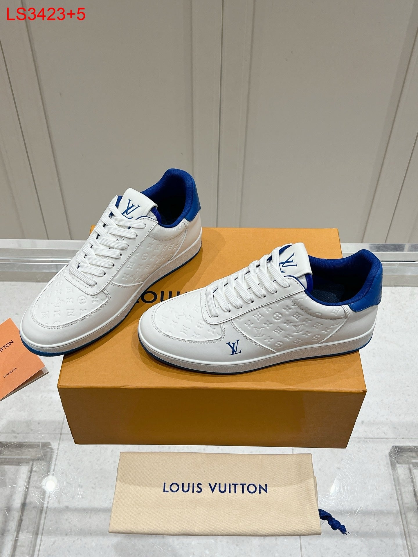 Louis Vuitton Sneakers