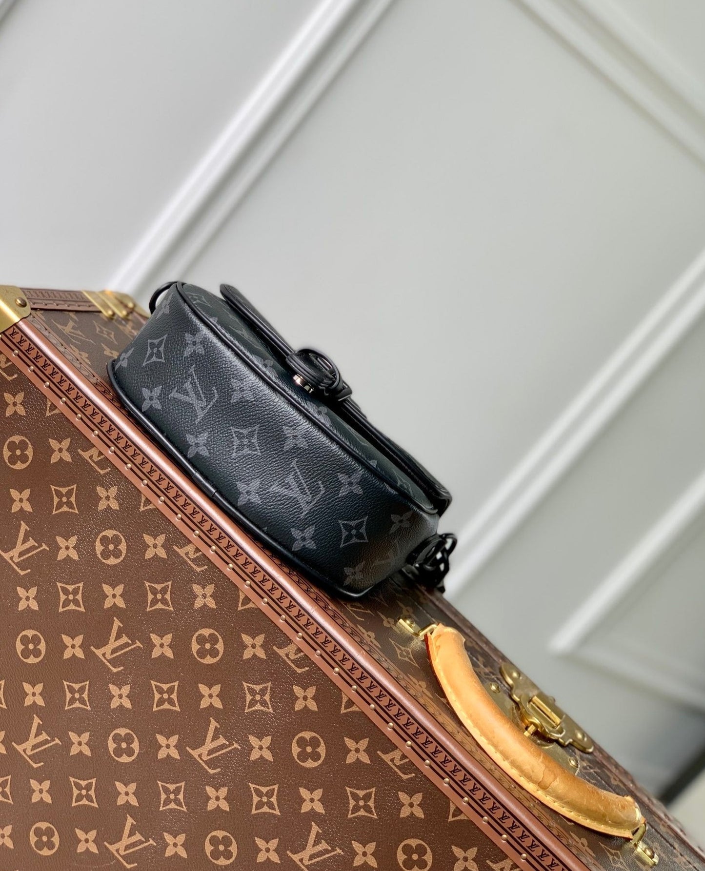 Louis Vuitton Montsouris Messenger PM Macassar