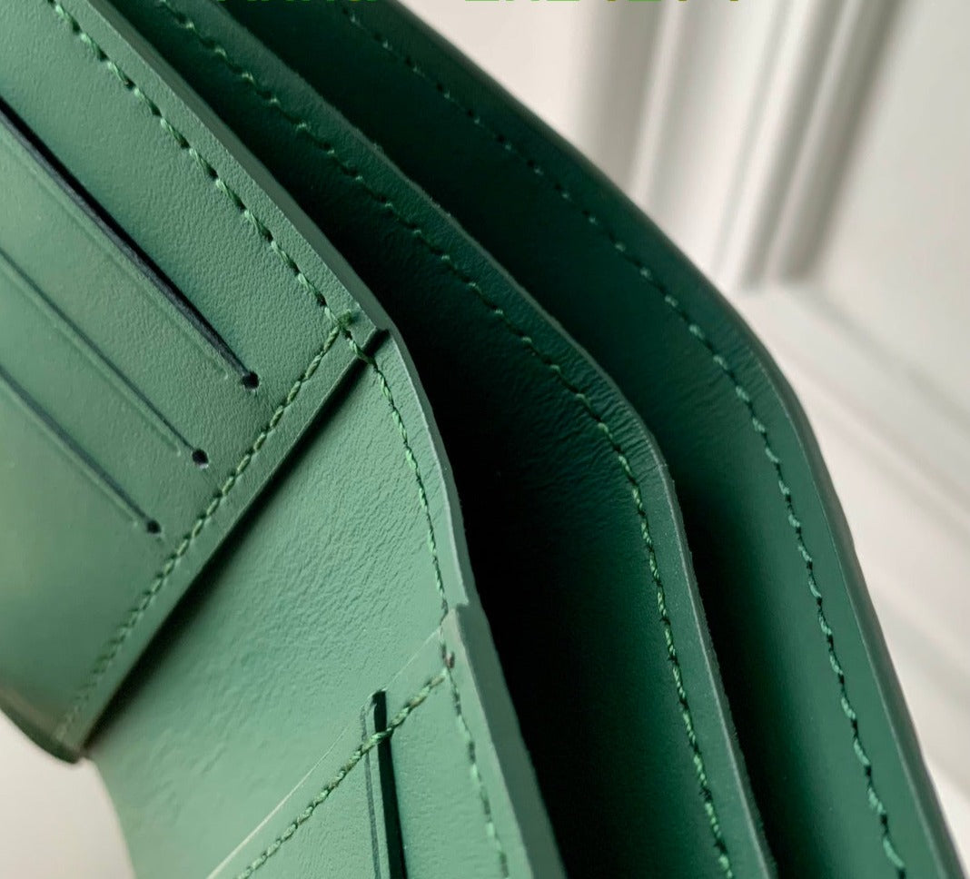 Louis Vuitton Multiple Wallet Taurillon leather