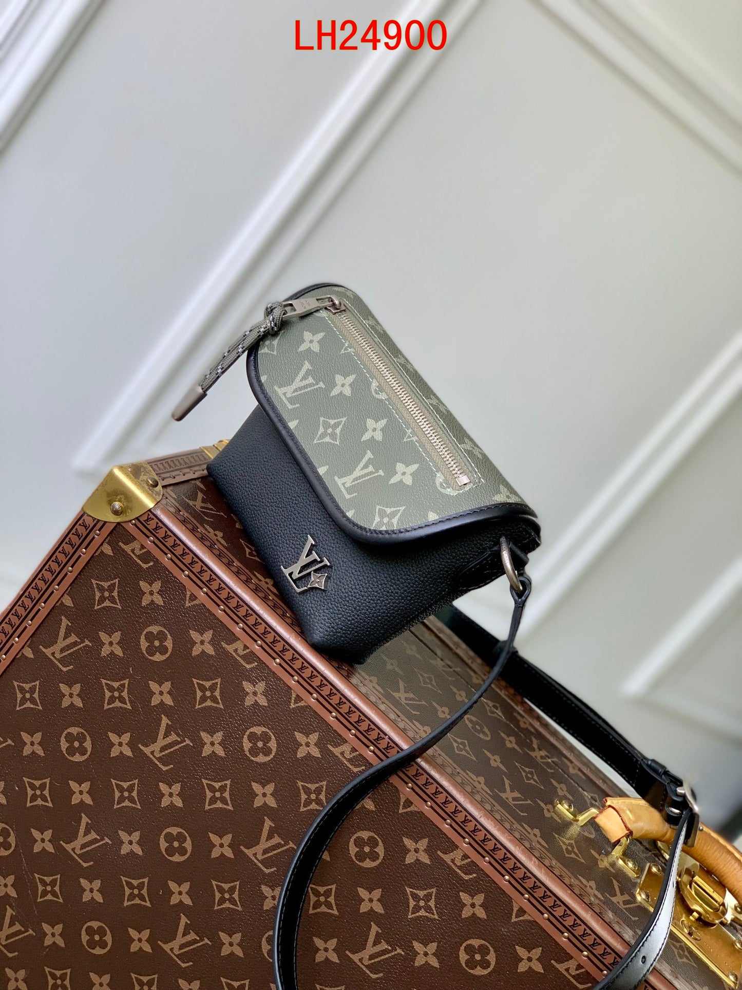 Louis Vuitton Pulse Wearable Wallet