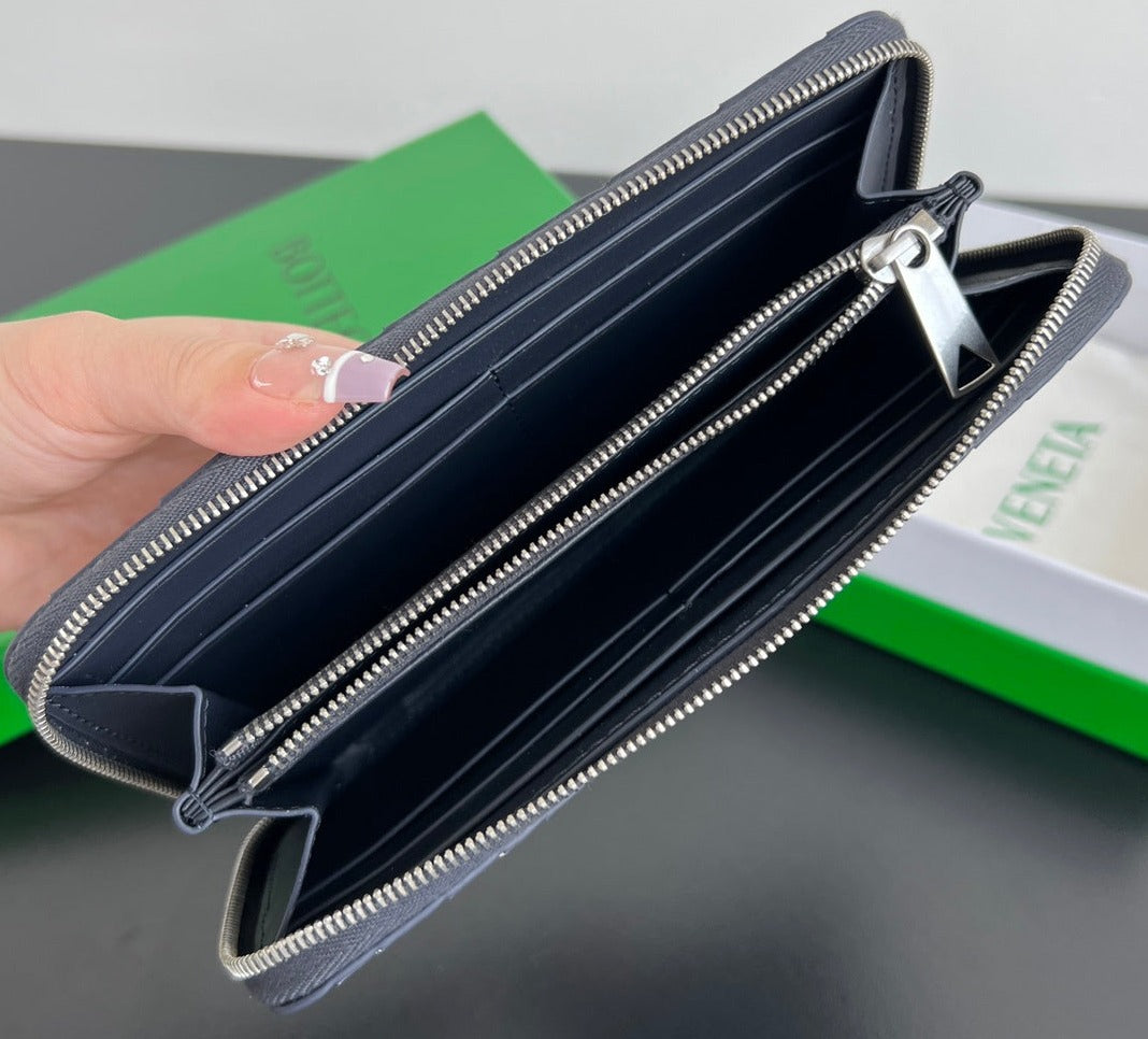 Bottega Veneta Zippy wallet