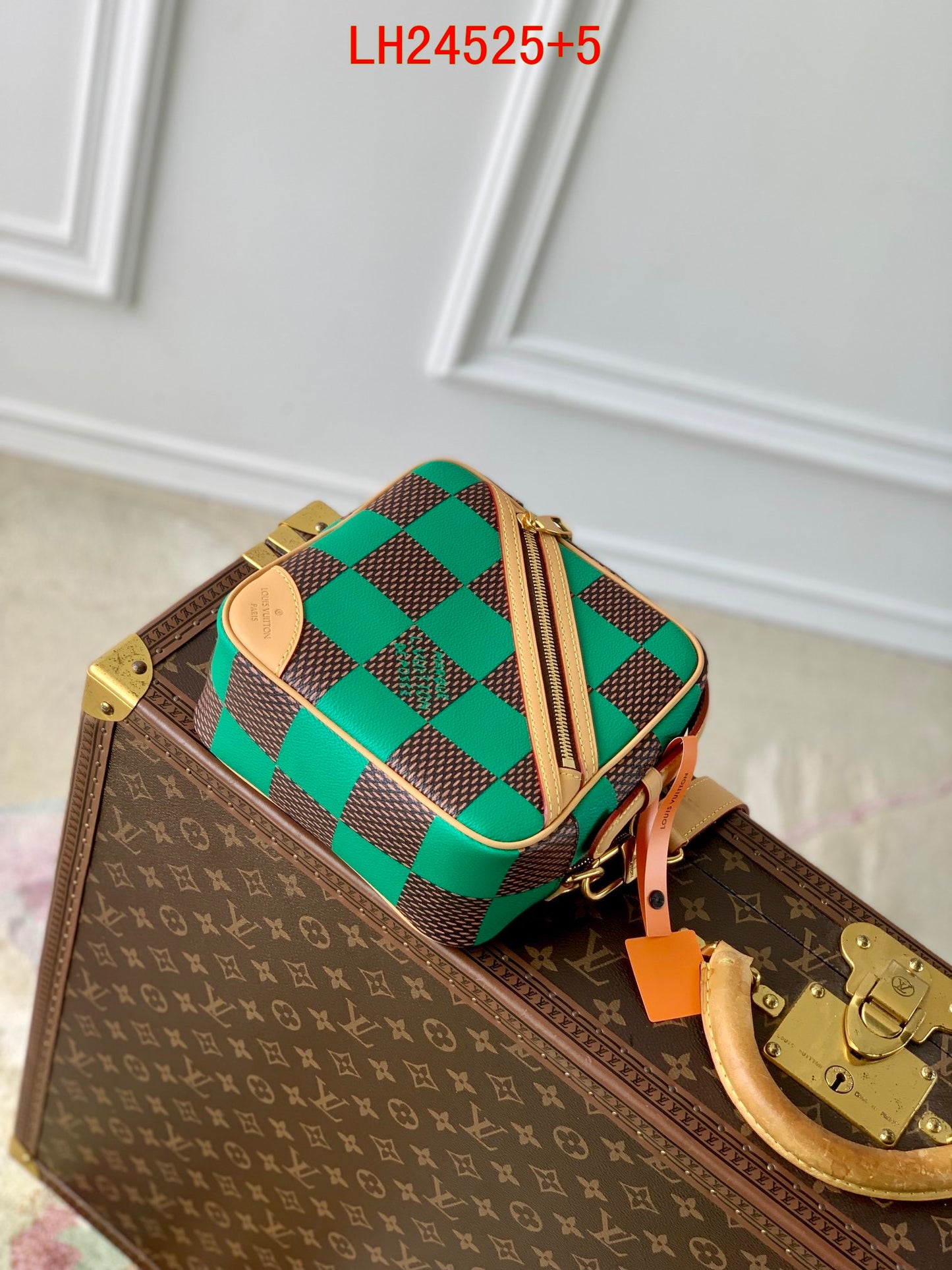 Louis Vuitton Chess Messenger