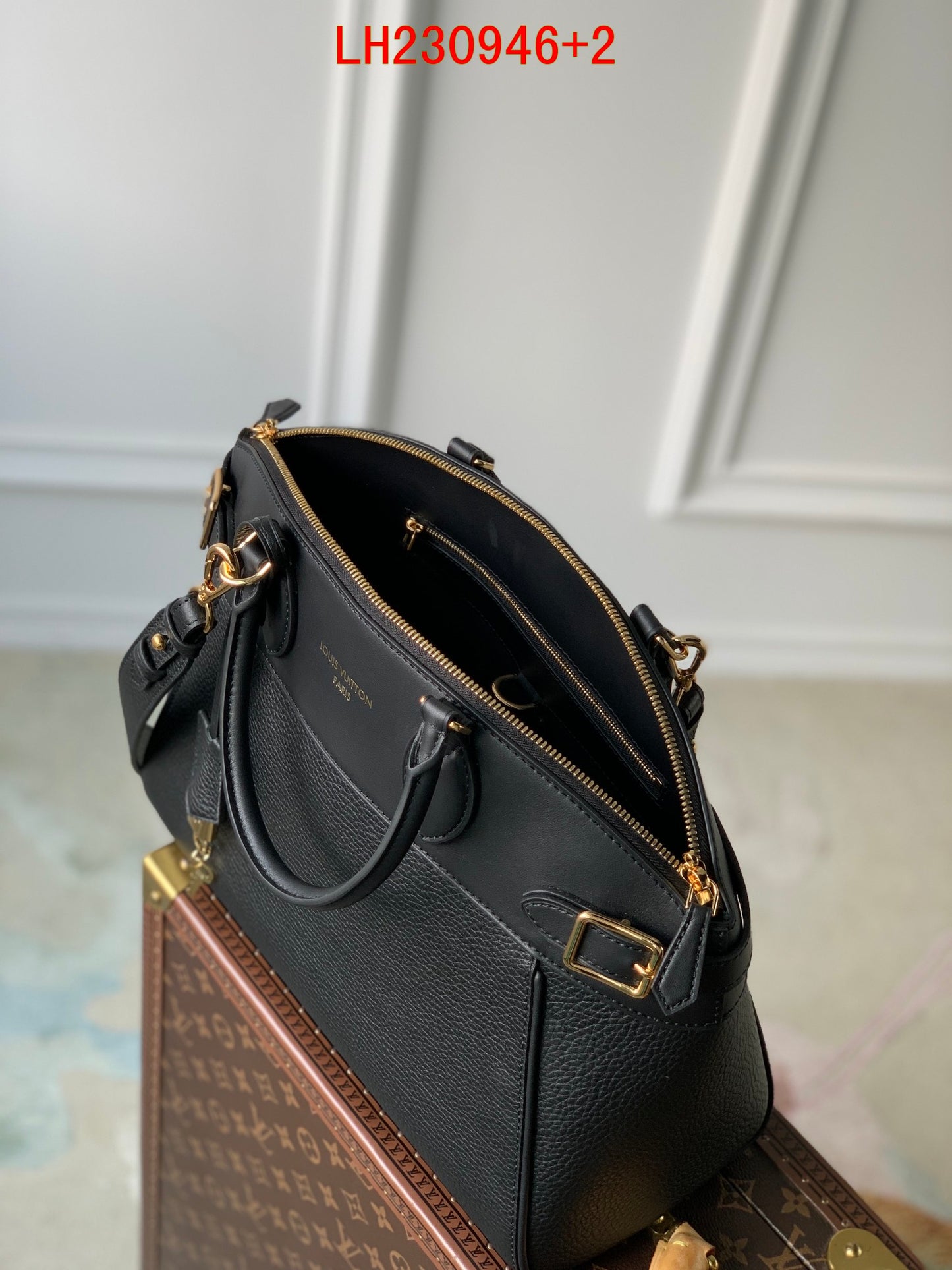 Louis Vuitton Lock It MM