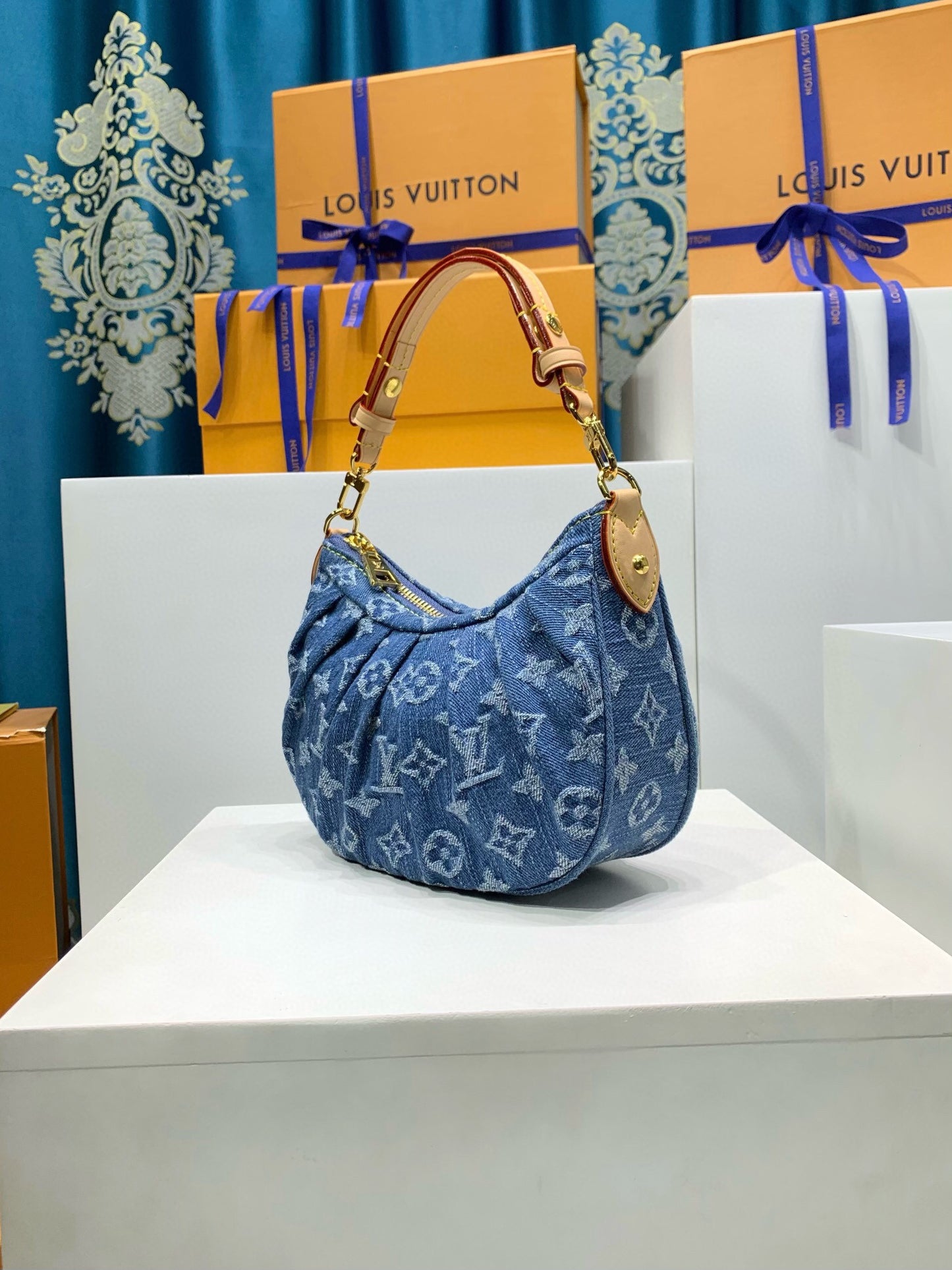 Louis Vuitton Pochette Valley denim bag