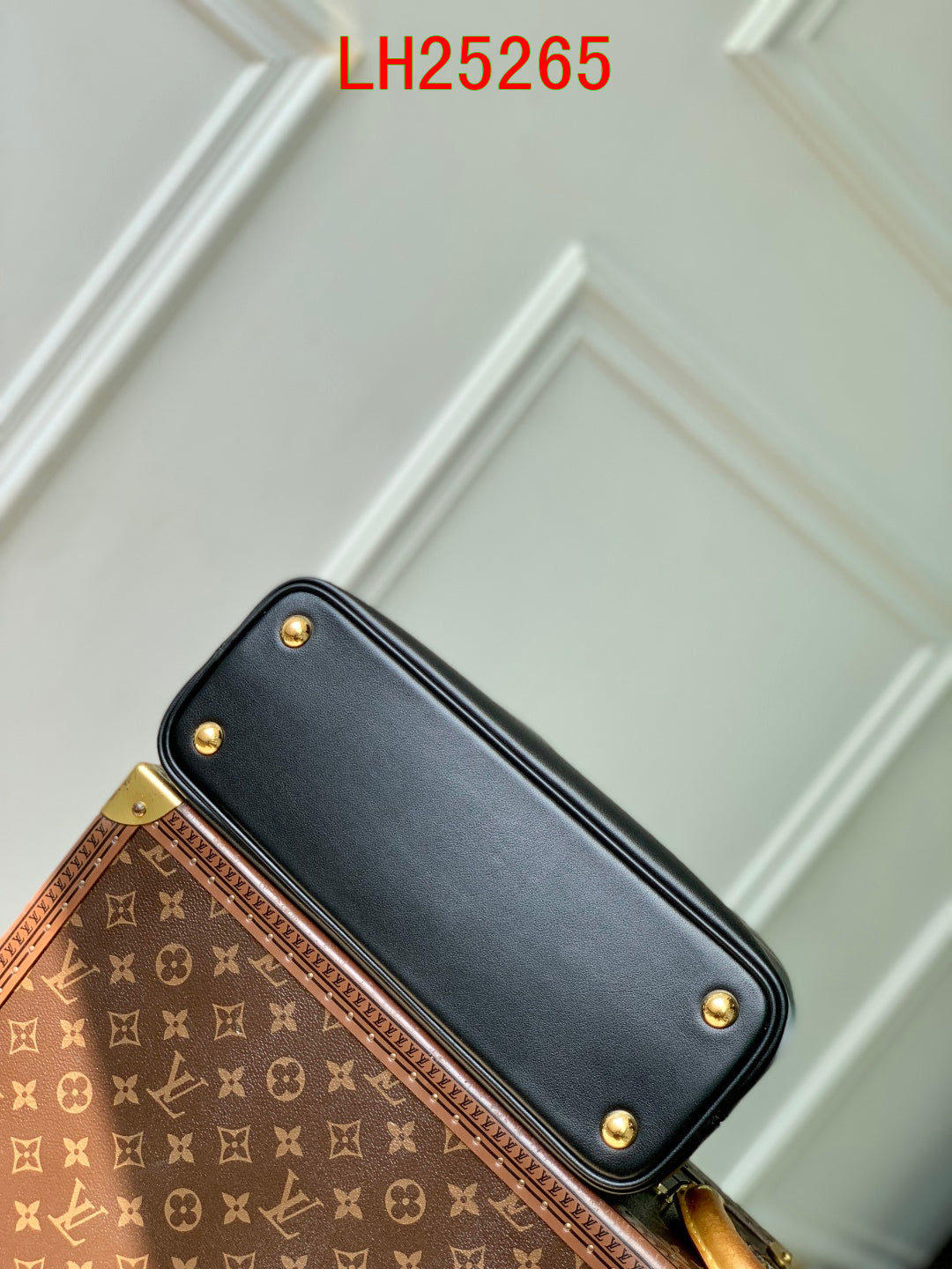 Louis Vuitton Capucines MM Souple