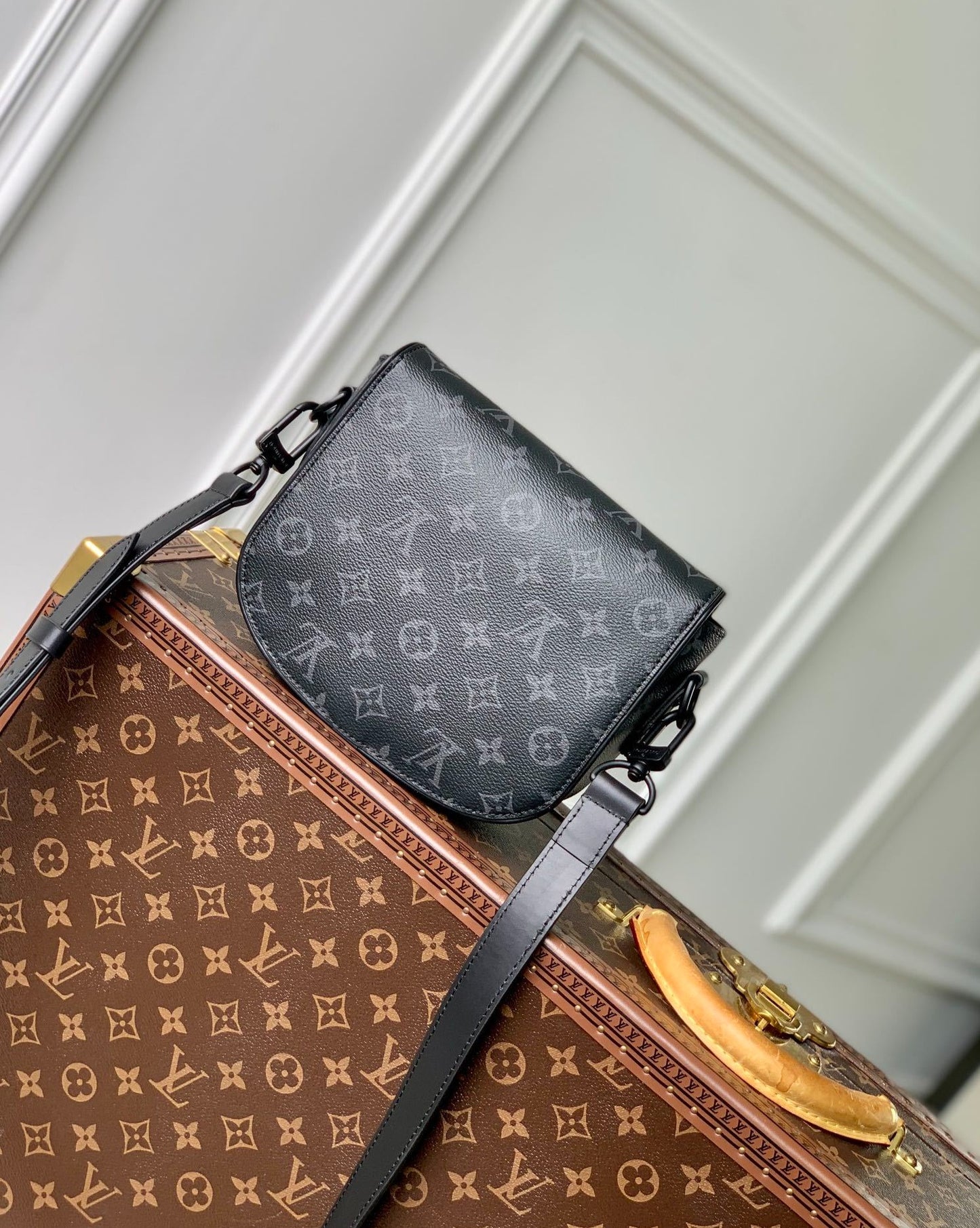 Louis Vuitton Montsouris Messenger PM Macassar