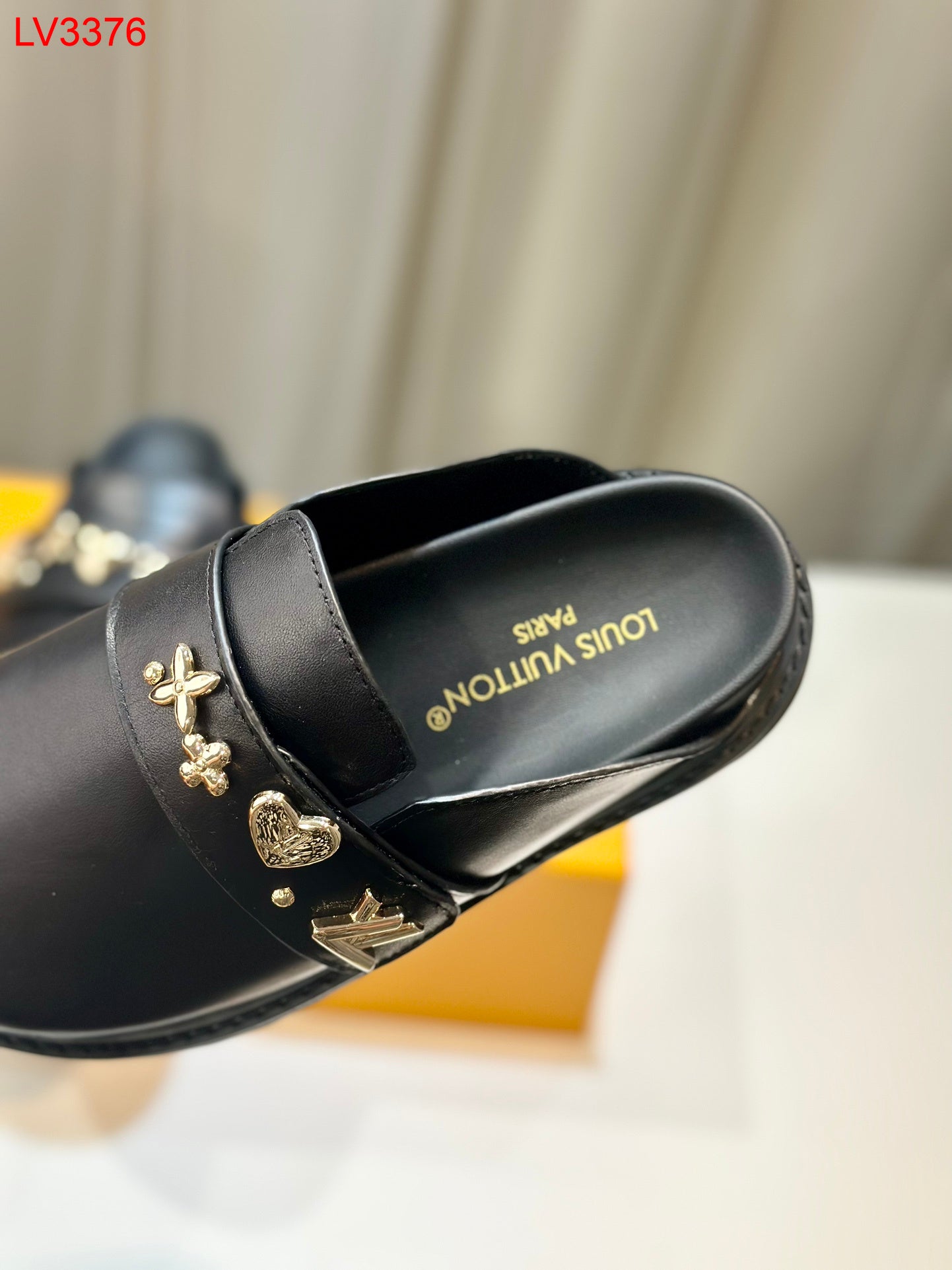 Louis Vuitton Slippers