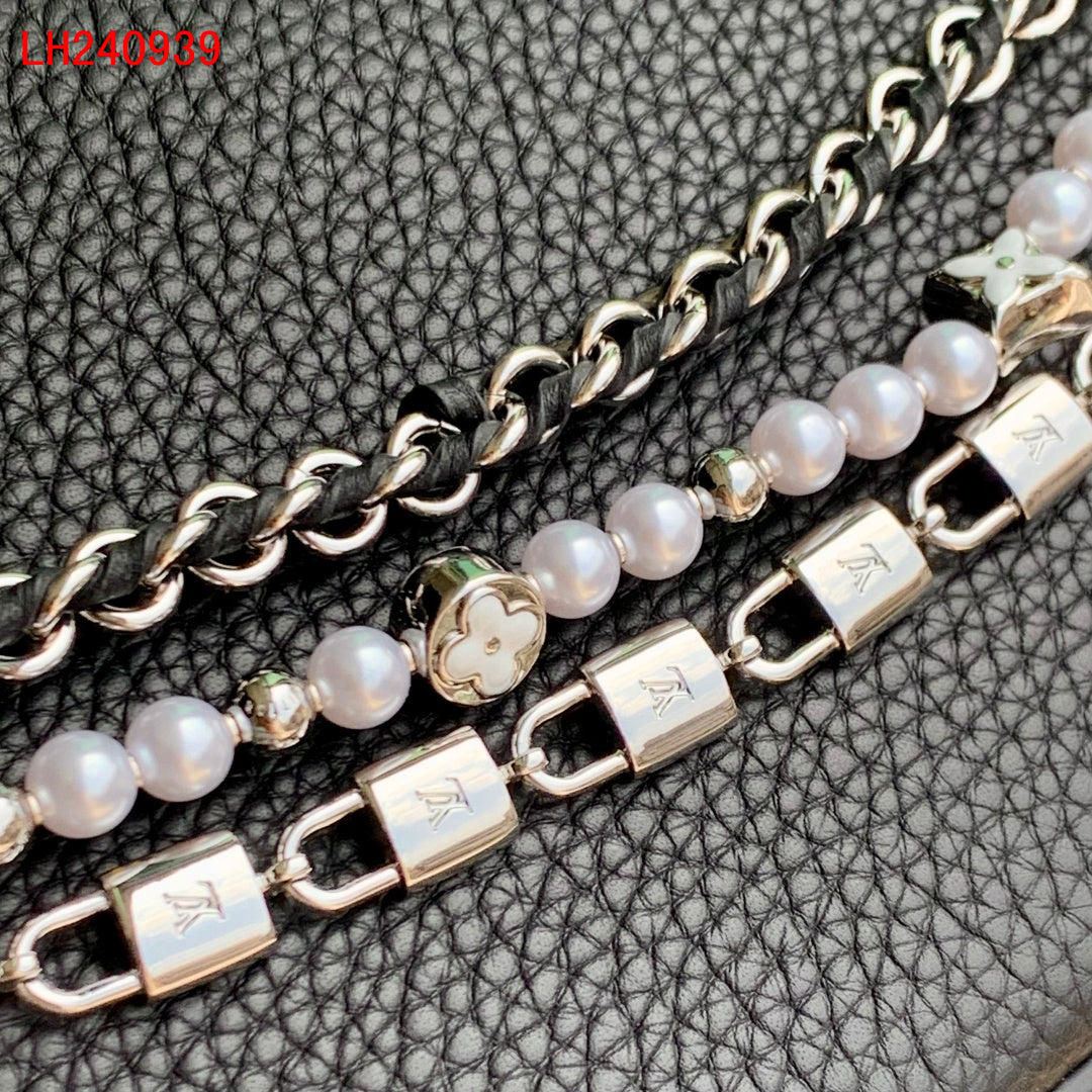 Louis Vuitton Capucines Mini Taurillon leather