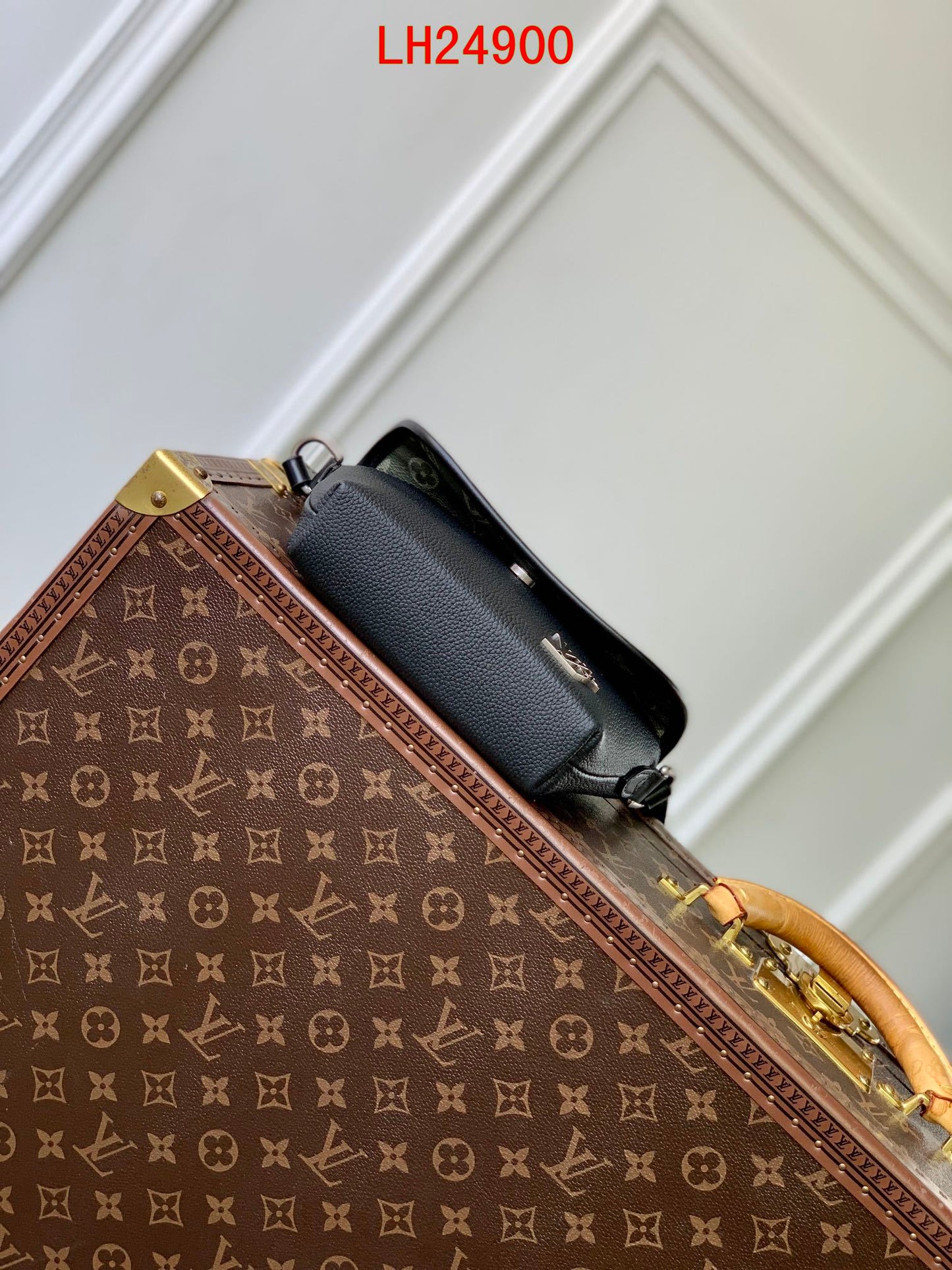 Louis Vuitton Pulse Wearable Wallet