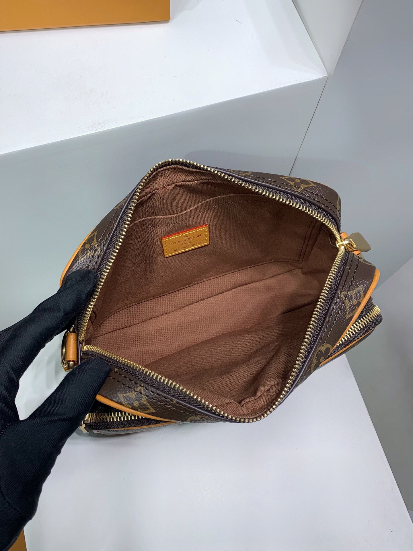 Louis Vuitton Nil Monogram bag