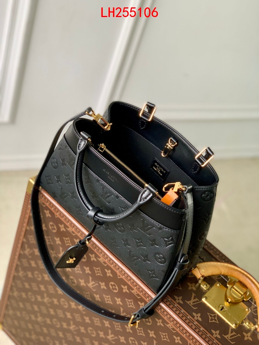 Louis Vuitton Avenue PM bag