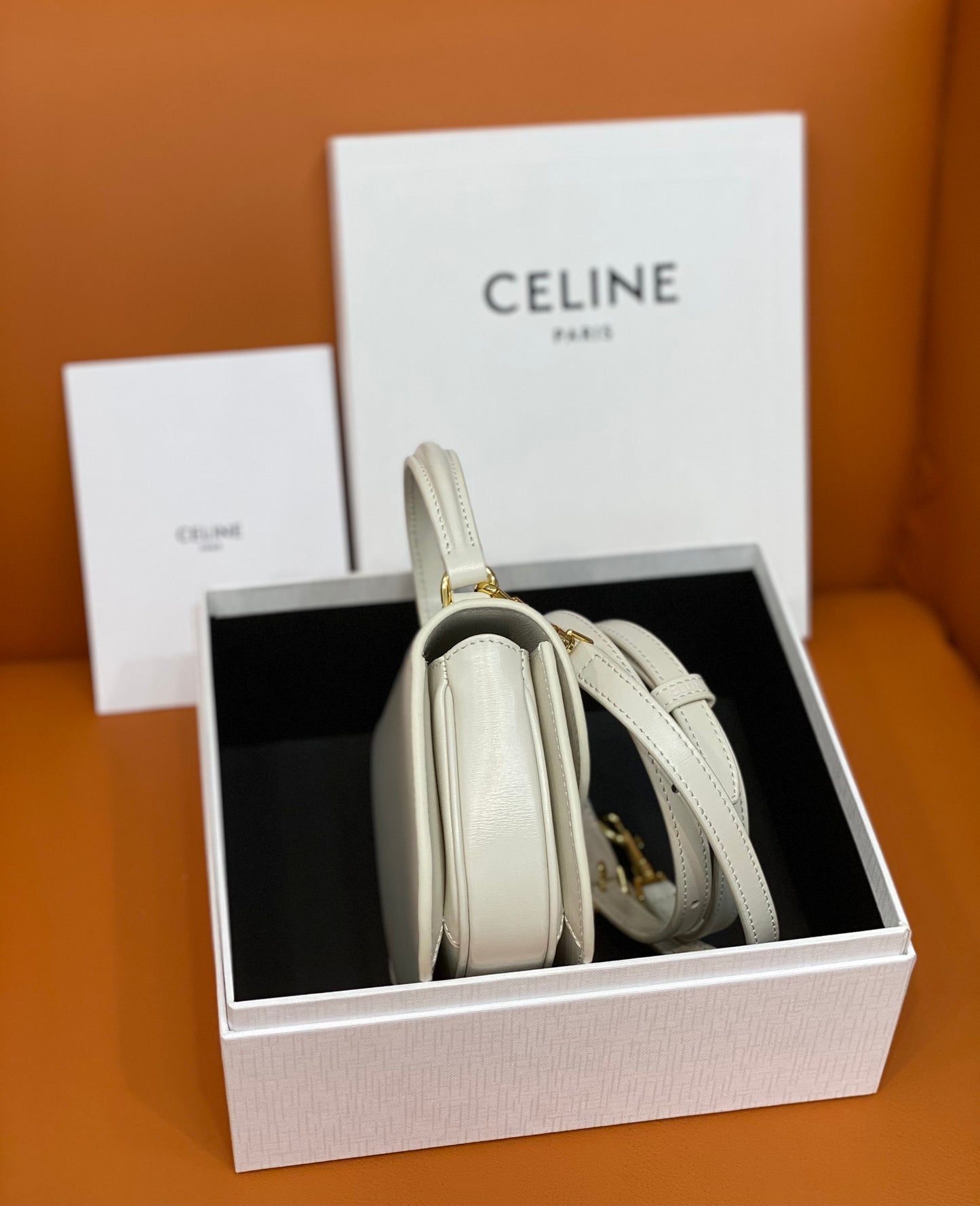 Celine TEEN CHAIN BESACE TRIOMPHE