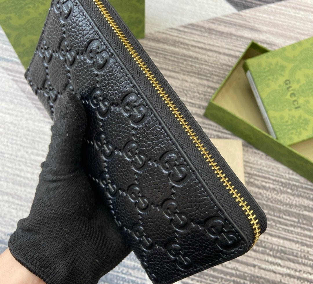 Gucci Emblem Zippy wallet