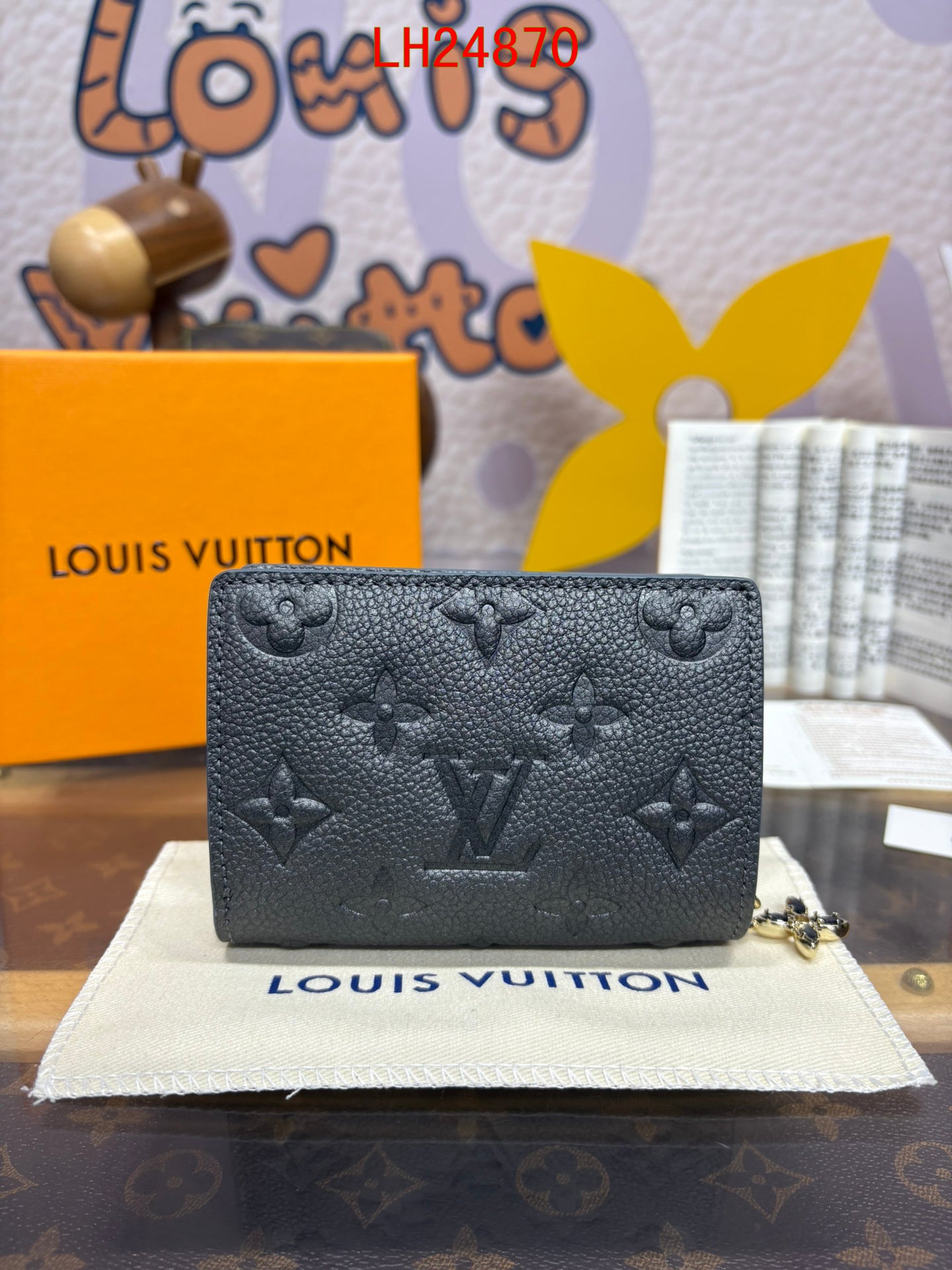 Louis Vuitton Clea Wallet Ski collection