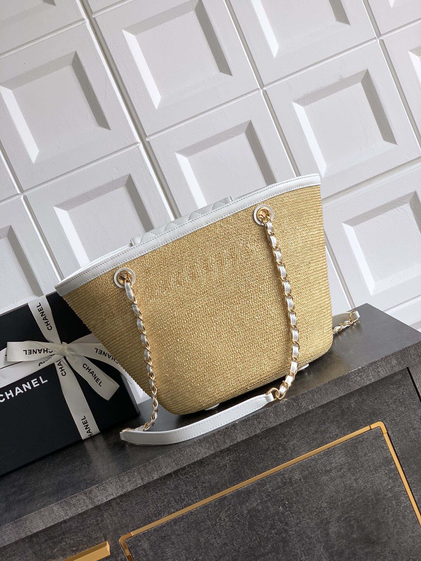 Chanel Tote Straw bag