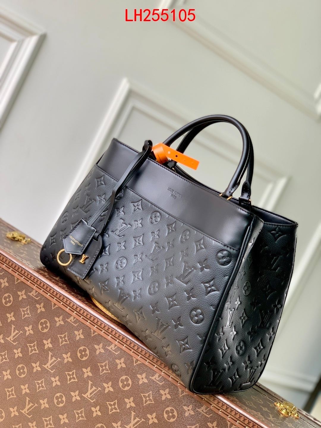 Louis Vuitton Avenue MM bag