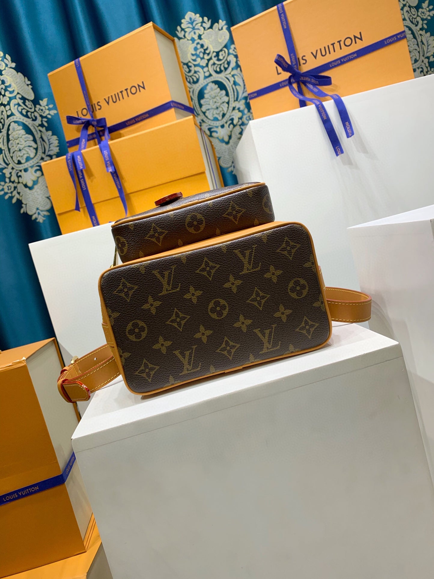 Louis Vuitton Noé Cargo bag