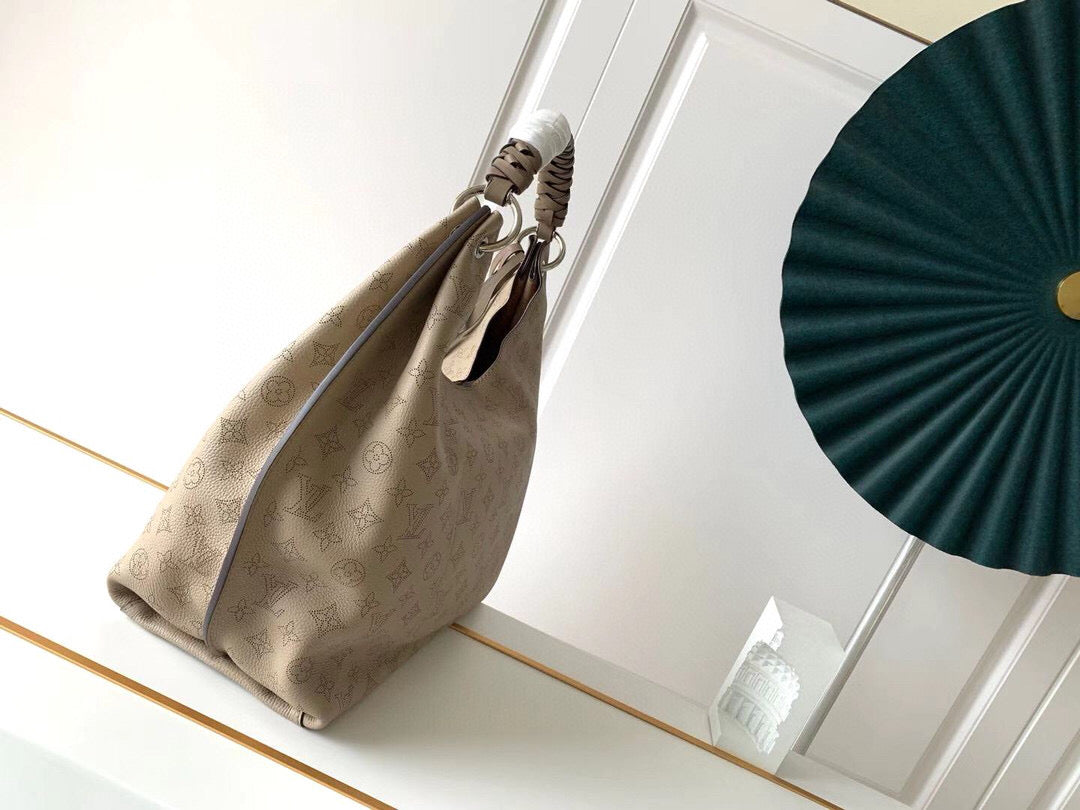 Louis Vuitton Carmel Hobo Mahina Leather