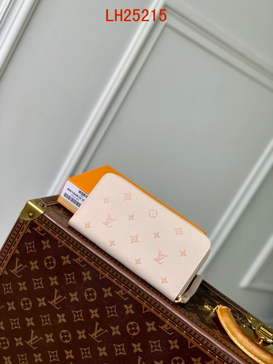 Louis Vuitton Zippy wallet