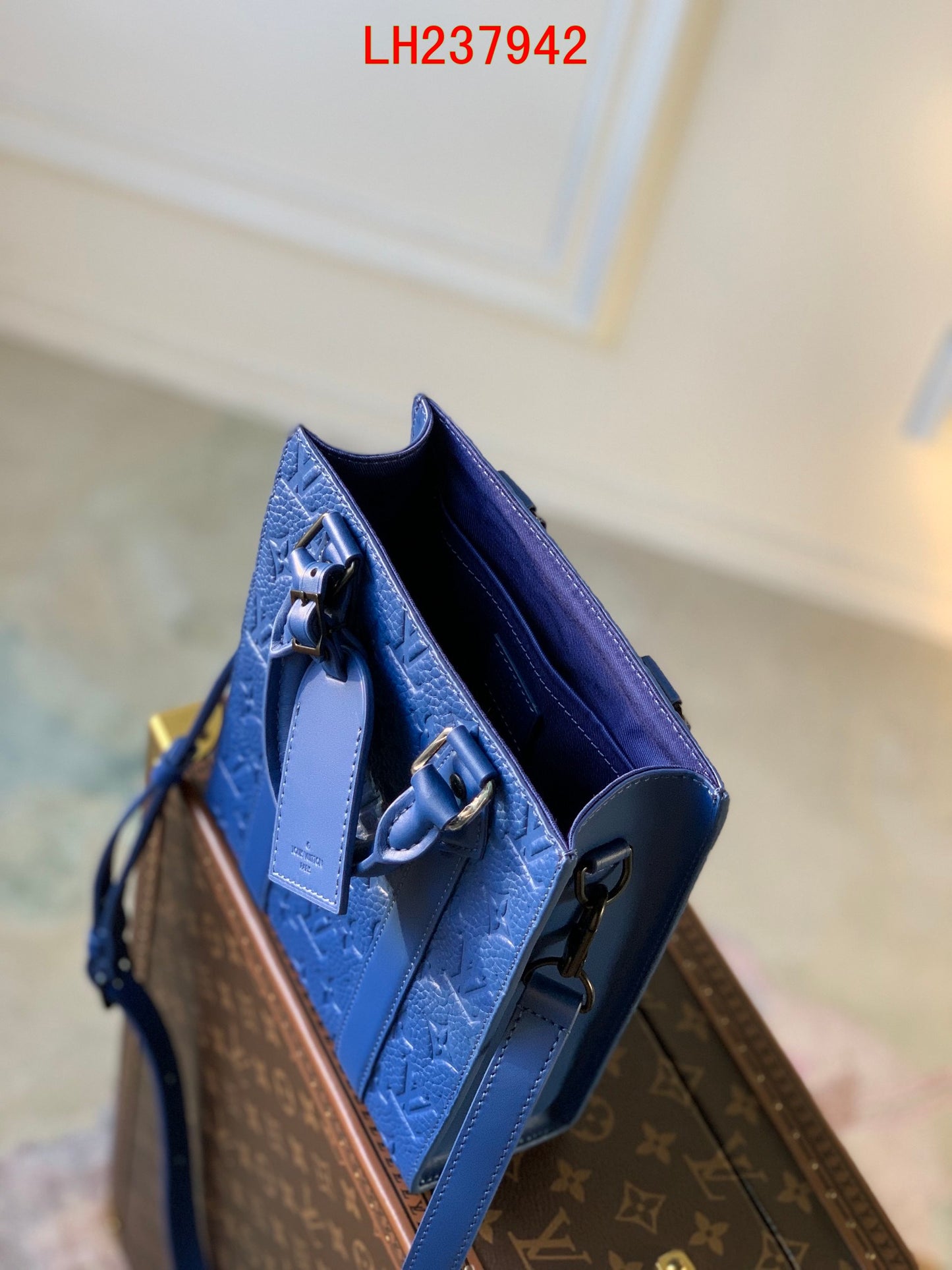 Louis Vuitton Sac Plat Empreinte Eclipse