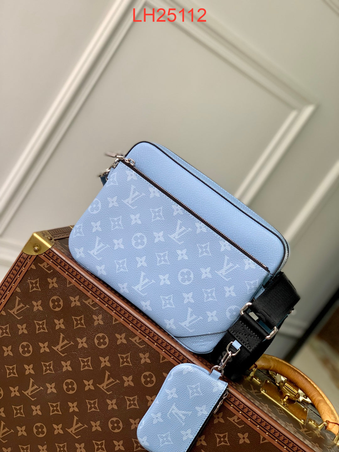 Louis Vuitton Trio Messenger Taiga leather