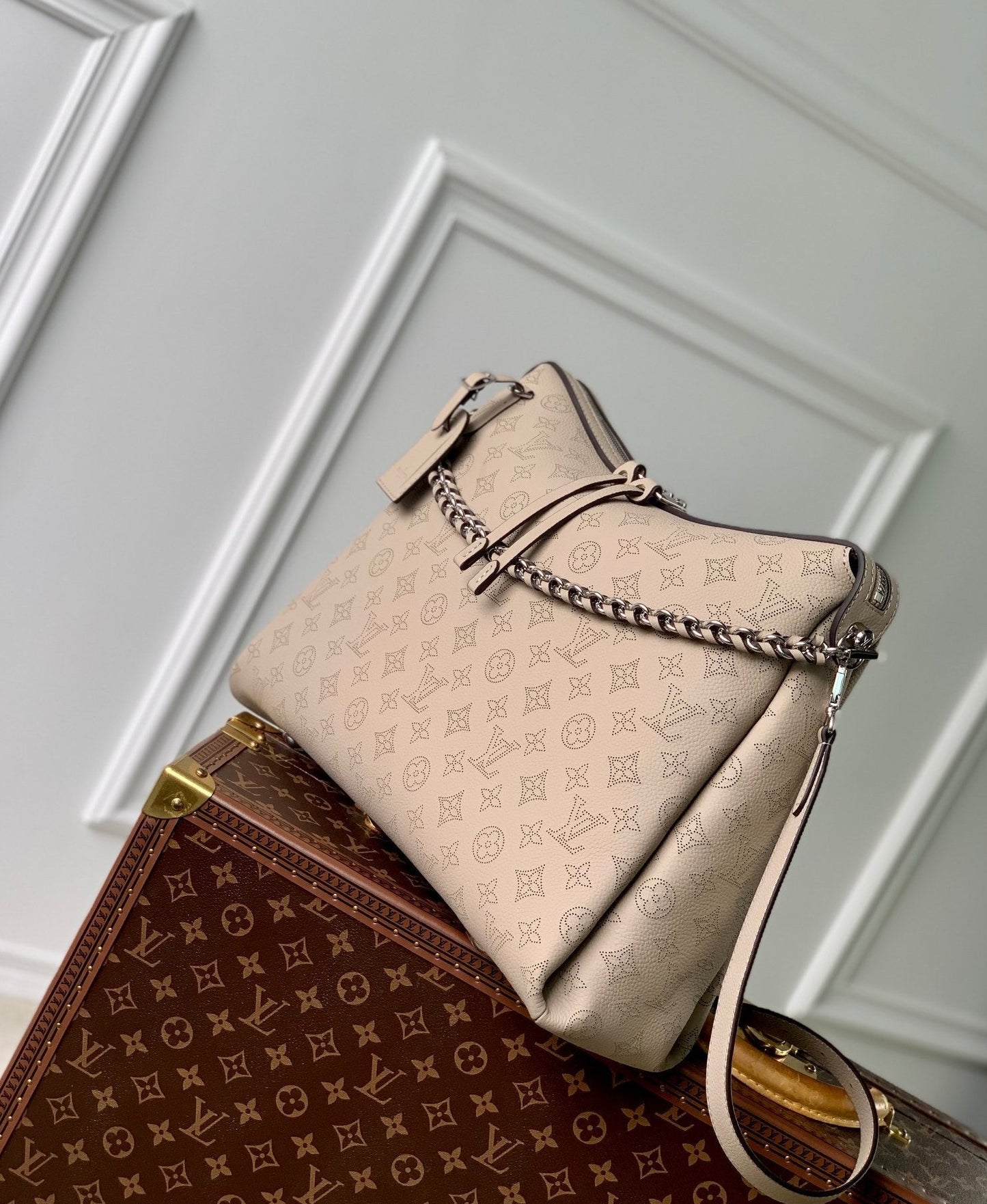 Louis Vuitton Hand It All