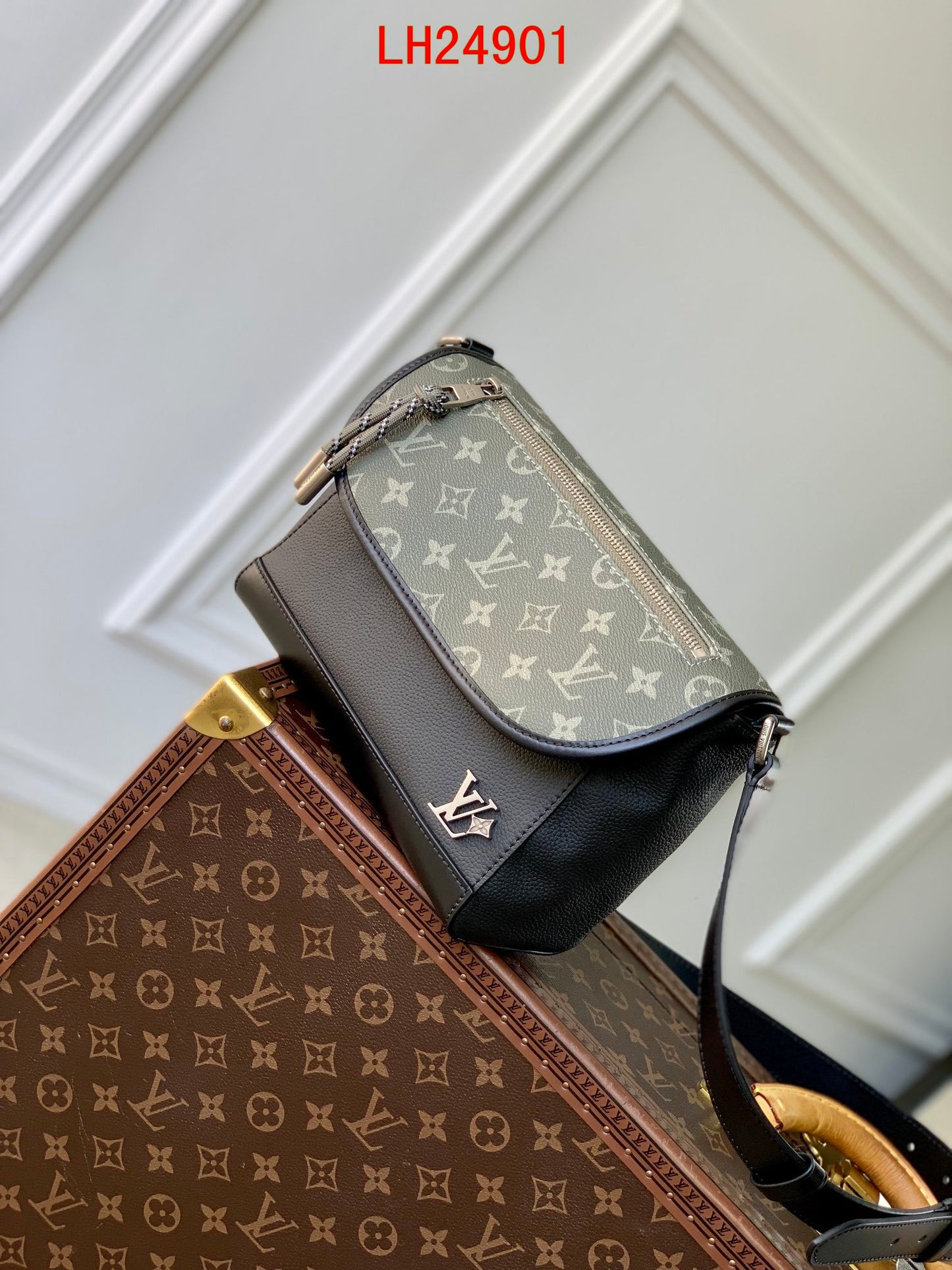Louis Vuitton Pulse Messenger