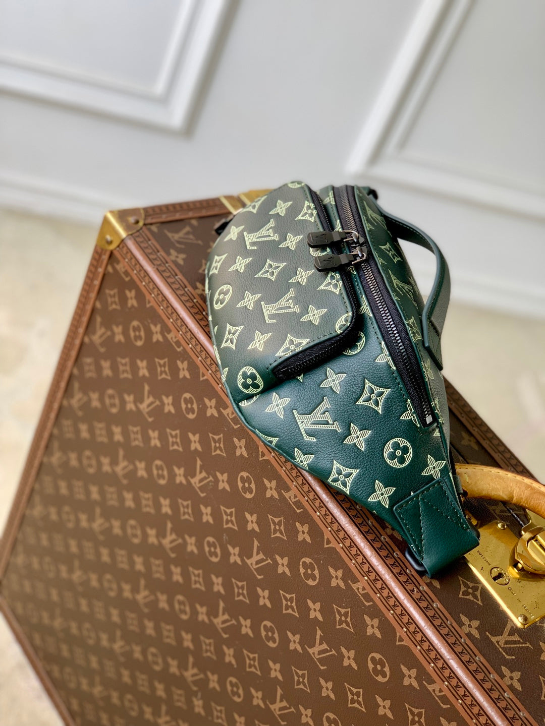 Louis Vuitton Monogram shadow rush bumbag