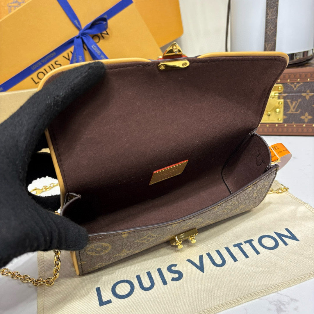 Louis Vuitton Pochette Camille