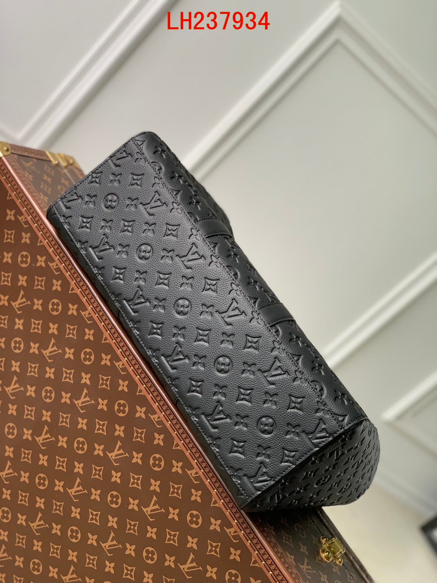 Louis Vuitton Sac Plat 24H bag empreinte leather