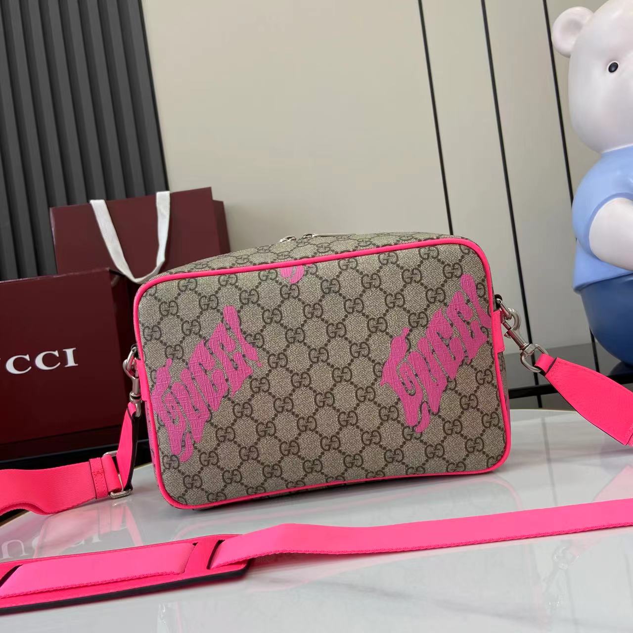 Gucci Medium crossbody bag with print