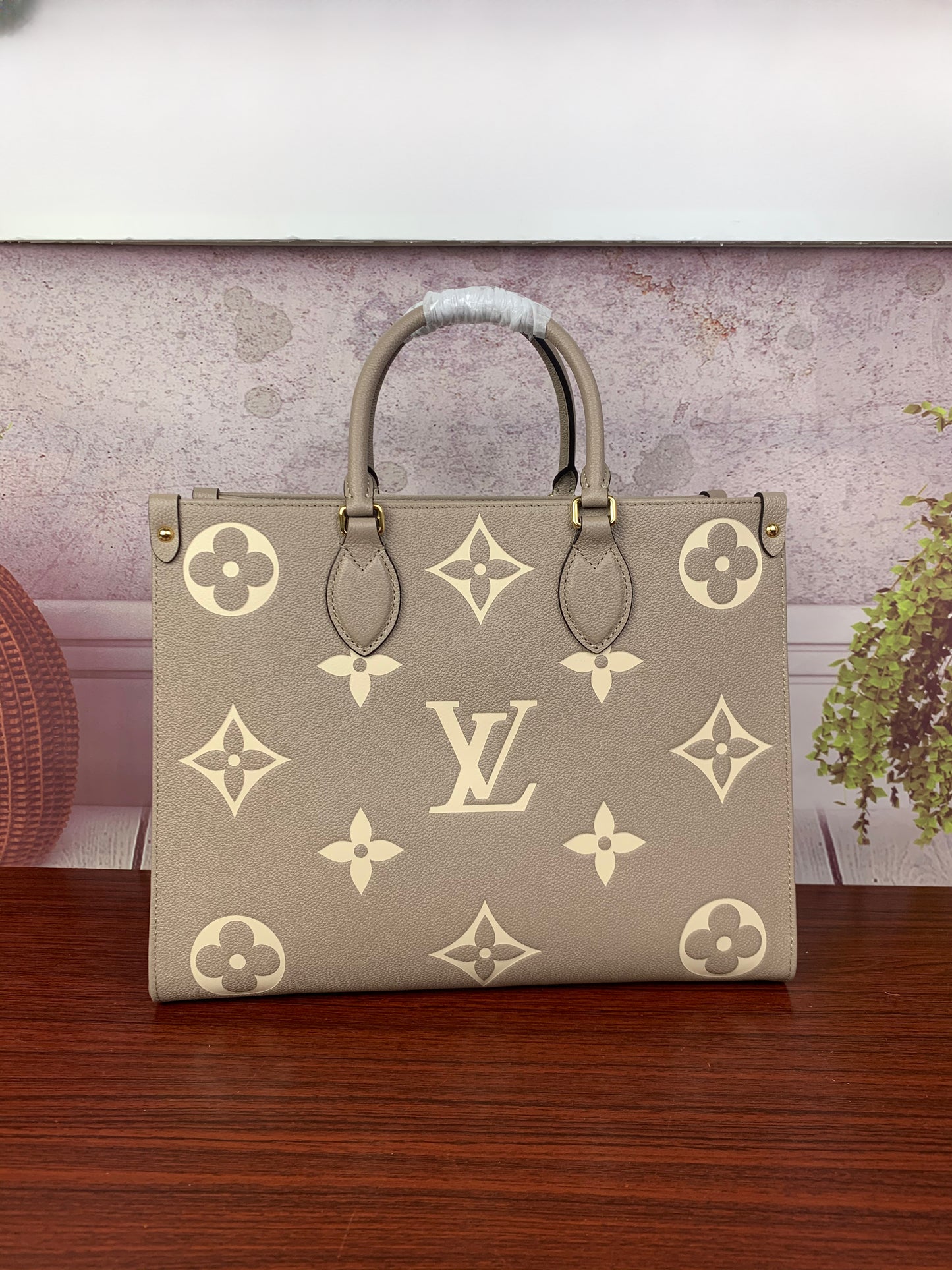 Louis Vuitton Onthego Bicolor PM, MM, GM