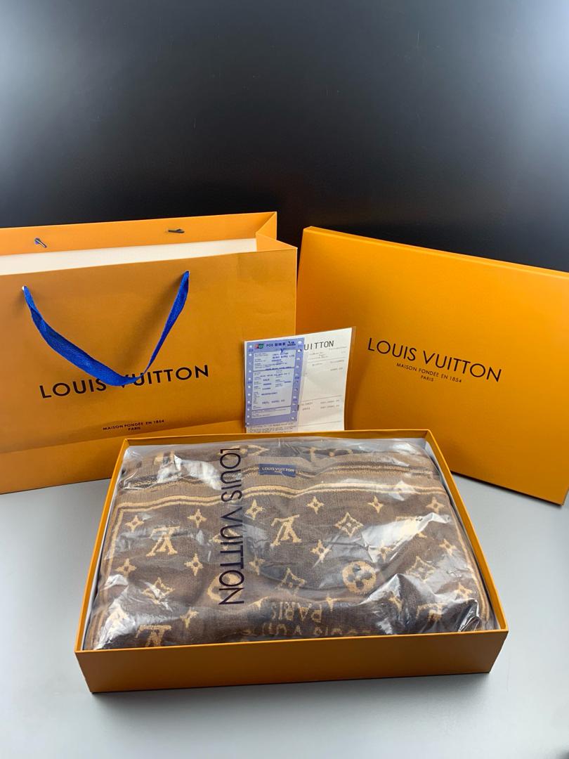 Louis Vuitton 2pcs towel set