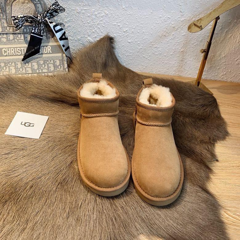 UGG Classic Ultra mini