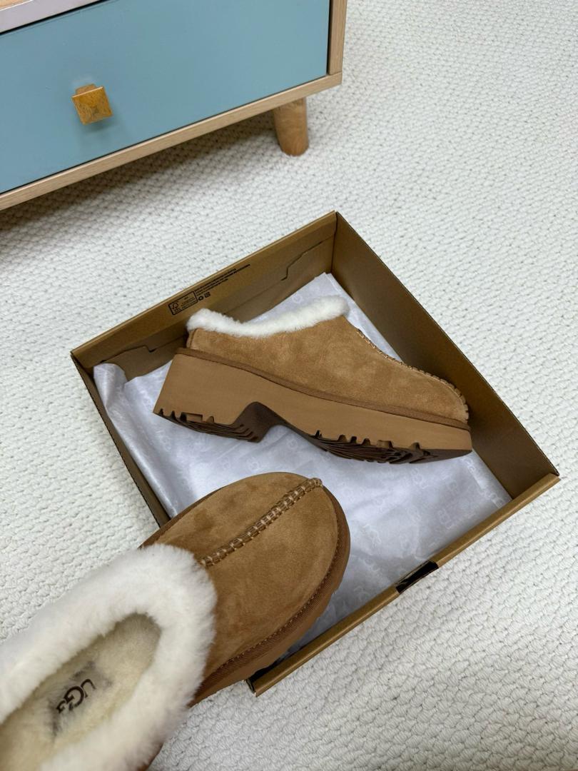 UGG New Heights Cozy Clog