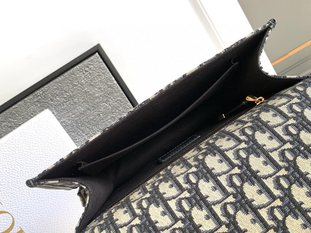 Dior 30 Montaigne chain bag