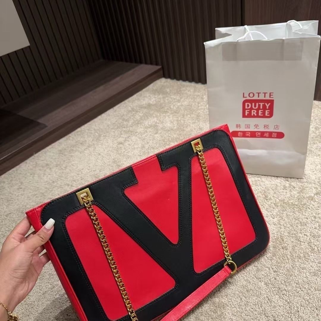 Valentino Garavani medium Viva Superstar tote bag