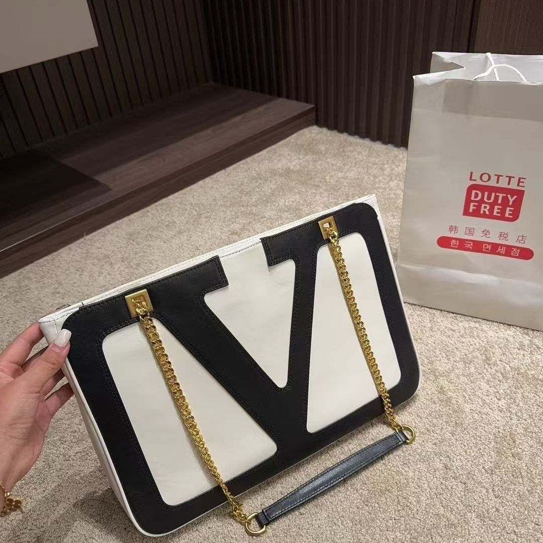 Valentino Garavani medium Viva Superstar tote bag