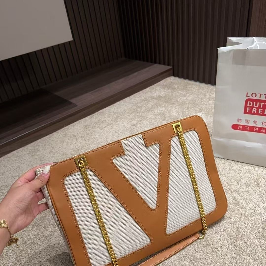 Valentino Garavani medium Viva Superstar tote bag
