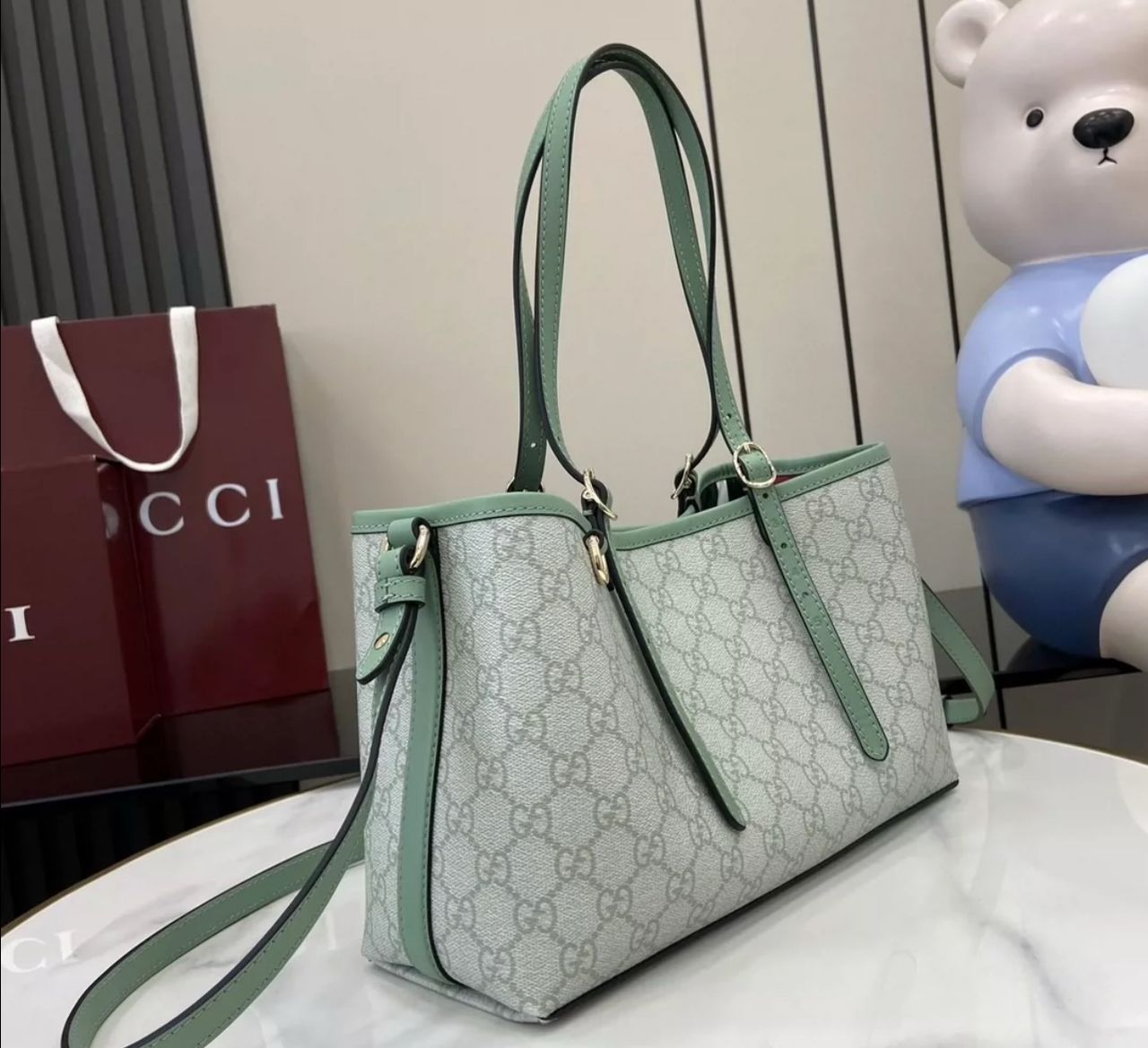 Gucci GG Emblem Medium tote bag