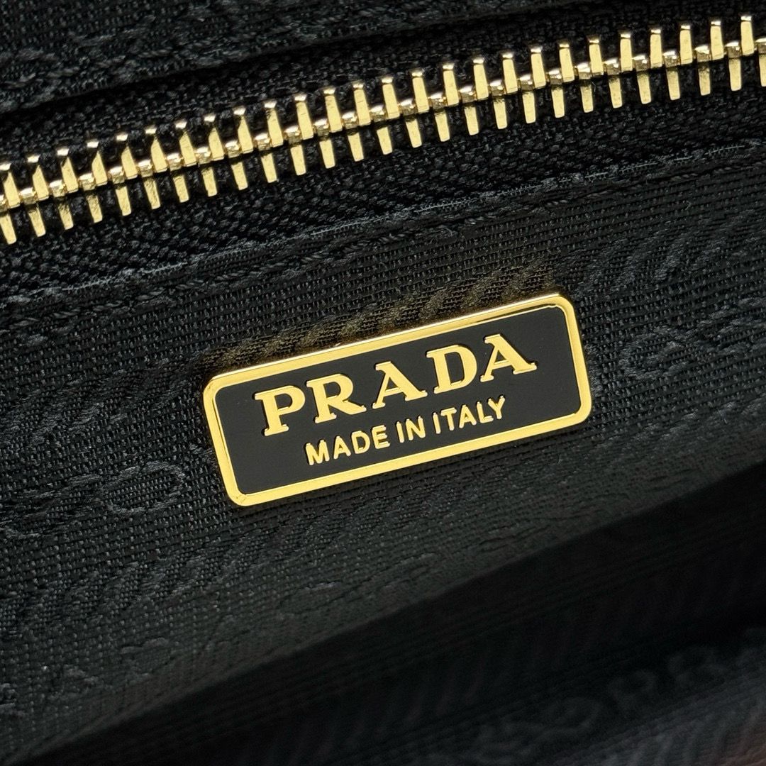 Prada Medium Bonnie tote bag