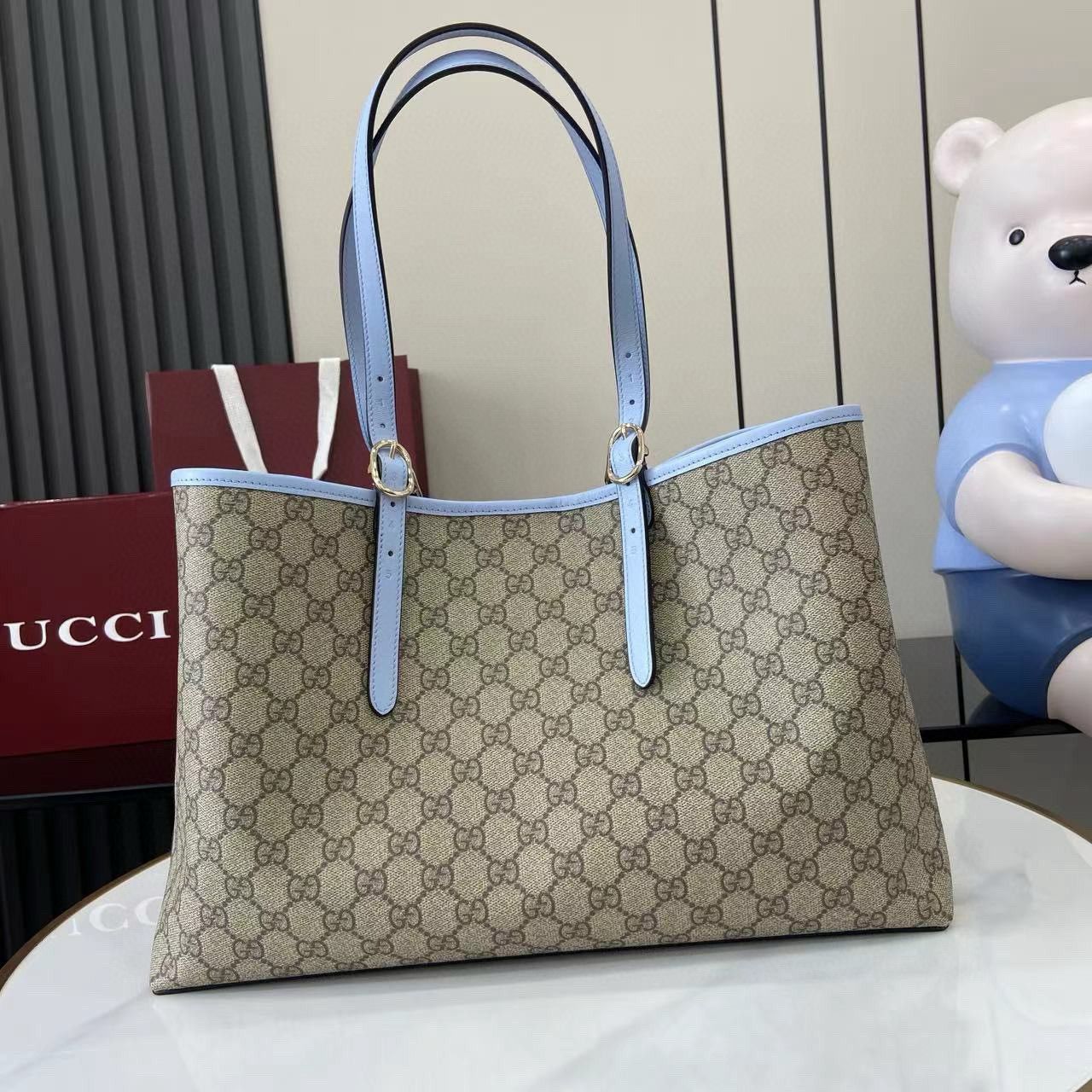 Gucci Emblem Large Tote bag