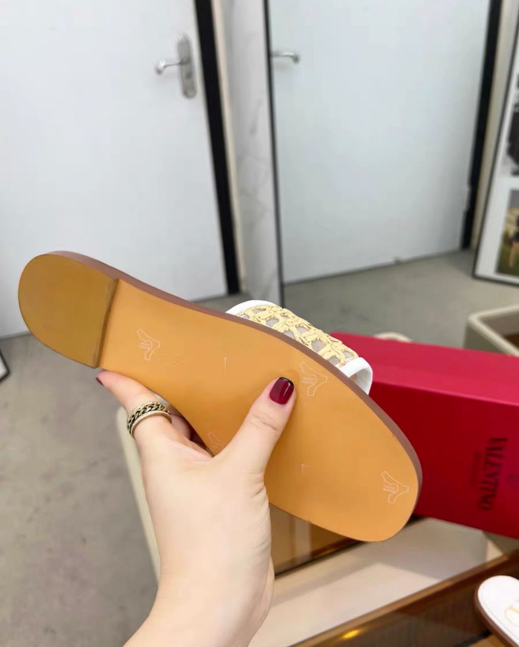 Valentino Slides