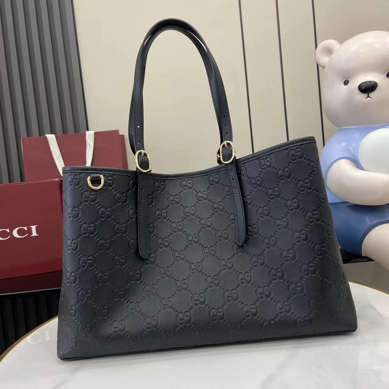 Gucci GG Emblem leather large tote bag