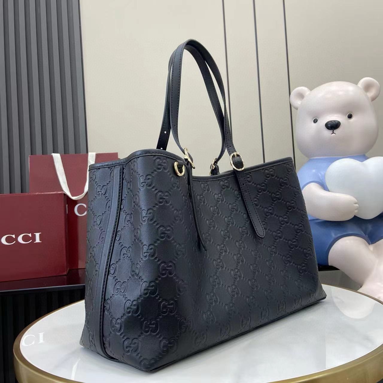 Gucci GG Emblem leather large tote bag