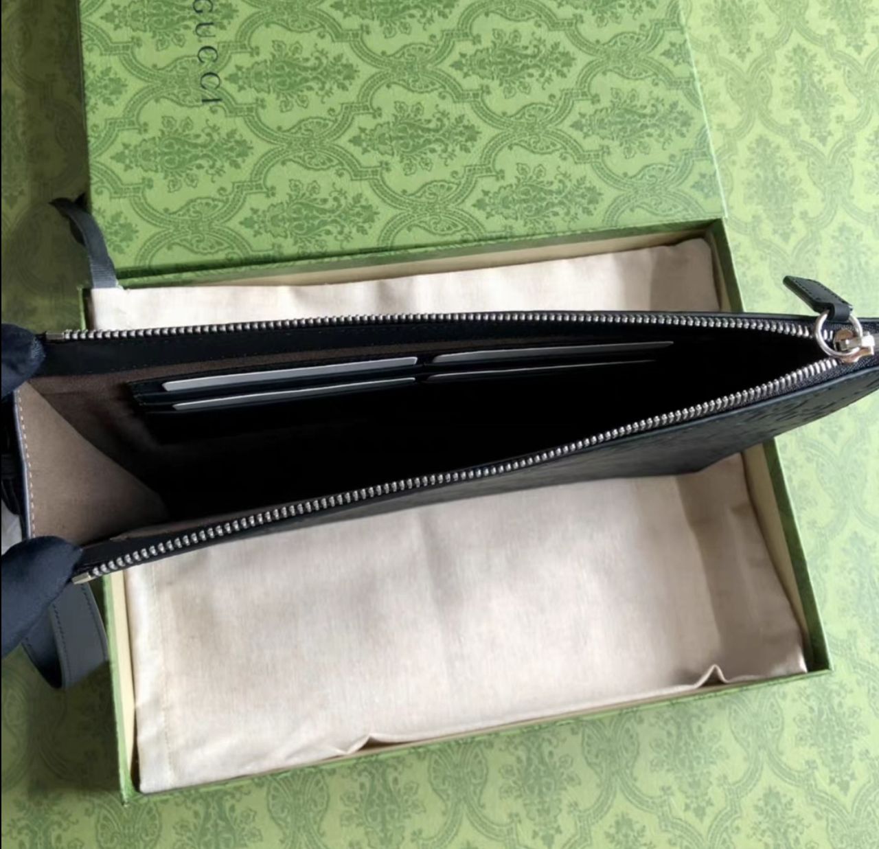 Gucci Rubber-effect small pouch