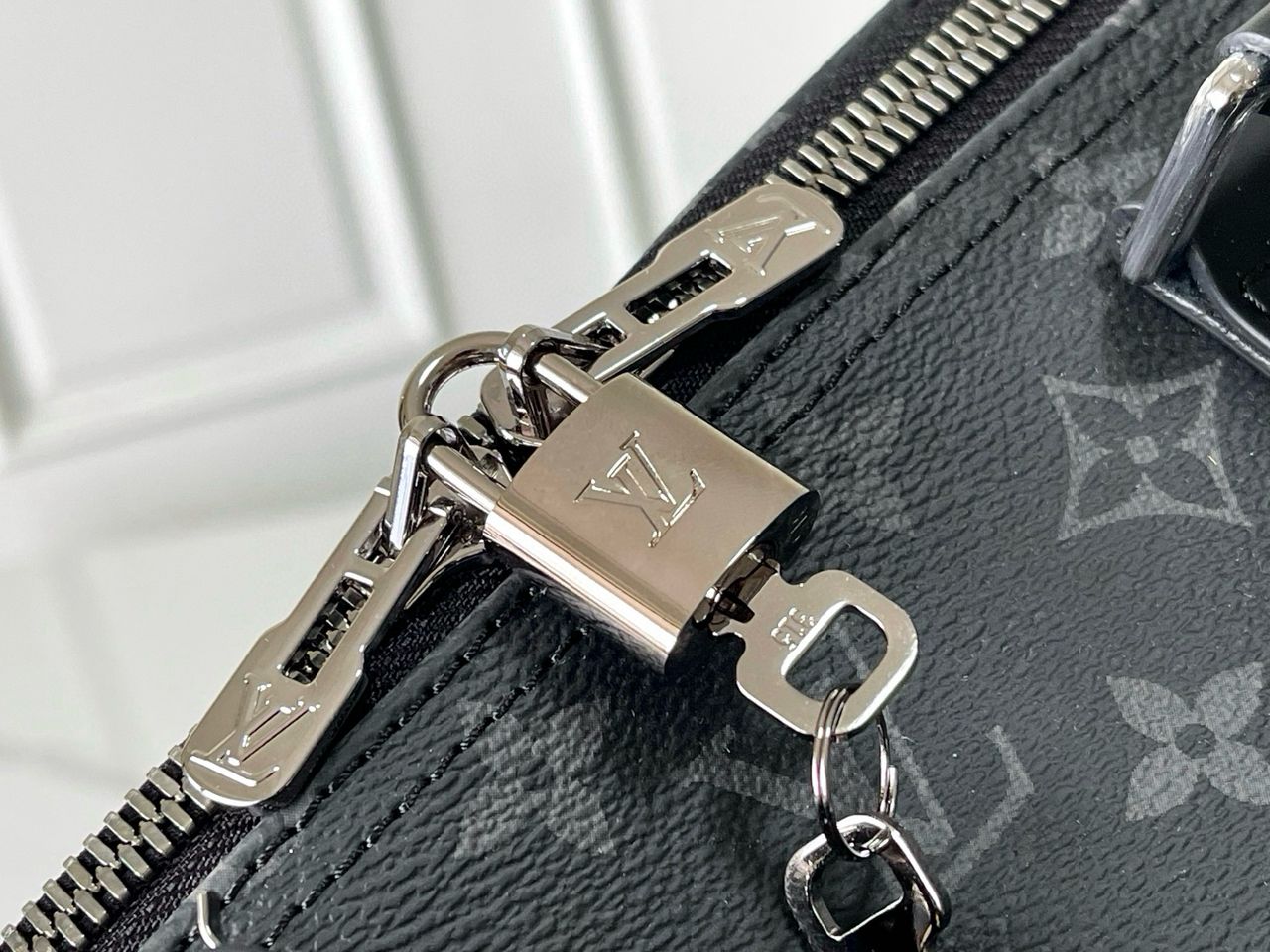 Louis Vuitton Keepall Bandoulière 55 Monogram Eclipse