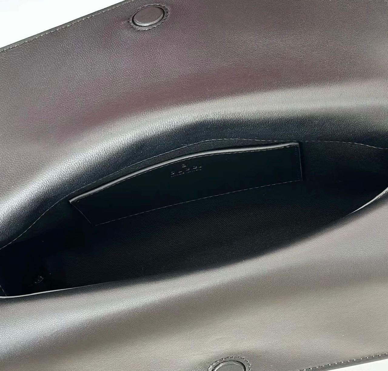 Gucci Medium leather shoulder bag with chain